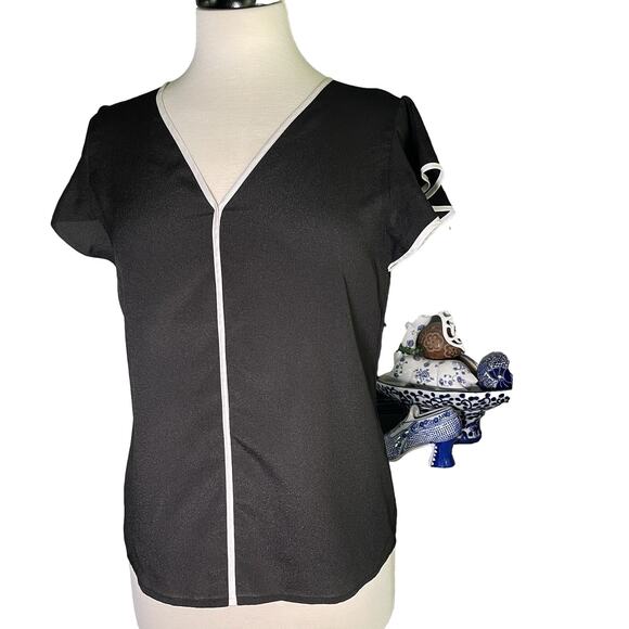 Calvin Klein Tops Calvin Klein V-Neck Contrast Piping Sleeveless Blouse, Size S - Picture 1 of 4